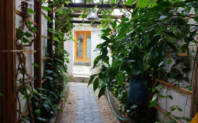 Lijiang Waterfront Inn