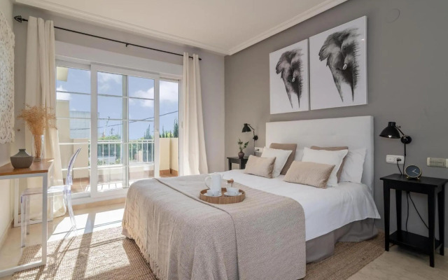 Puente Romano Modern flat, Best location in town