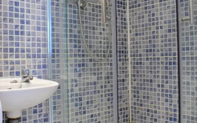 Bright 4 Bed Flat In Stepney Green