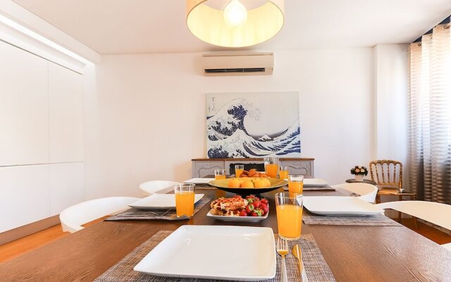 ALTIDO Bold & classy 2BR home w/balcony in Baixa, moments from shopping streets