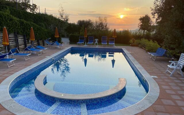 Beautiful tent lodge in Massignano with private terrace