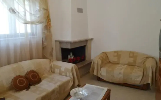 Lardos House