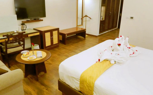 Hotel Meraden Grand