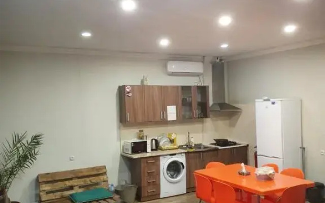 Bee Lucky Hostel and Tours