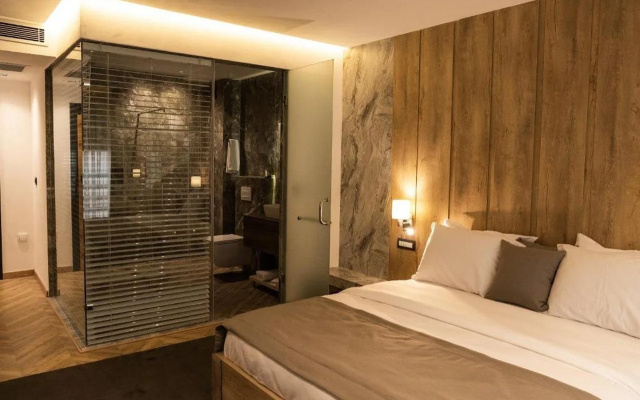 Ador Hotel