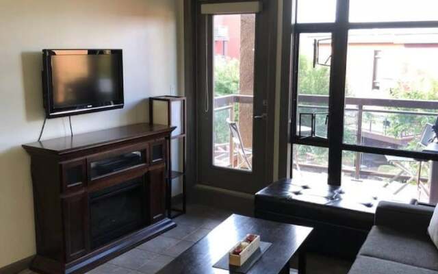 Upper Floor w/ Courtyard View #550