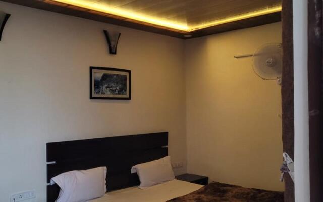 Goroomgo Hidden Chalet Mall Road Nainital