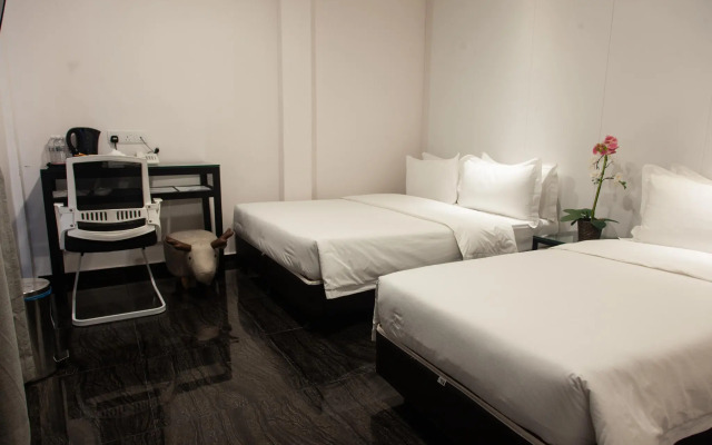 OYO M Design Hotel Taman Pertama