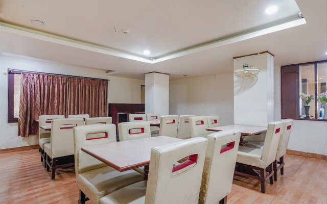 Fabhotel Golden Way