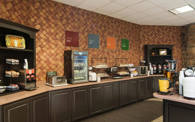 Comfort Inn & Suites near Danville Mall