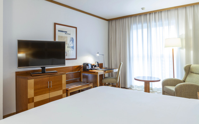 Отель Senator Parque Central