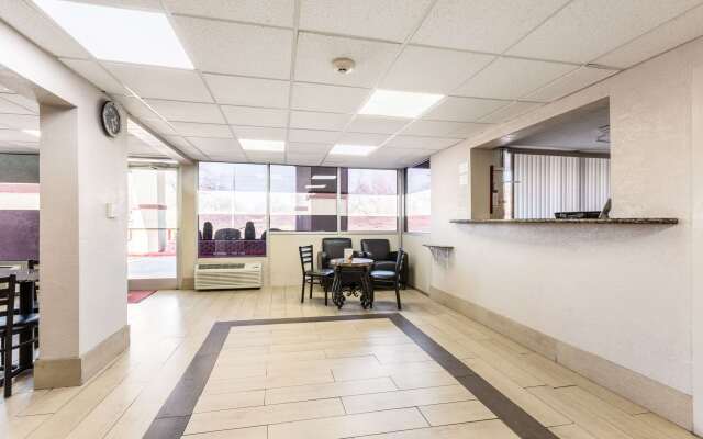 Econo Lodge And Suites Bricktown