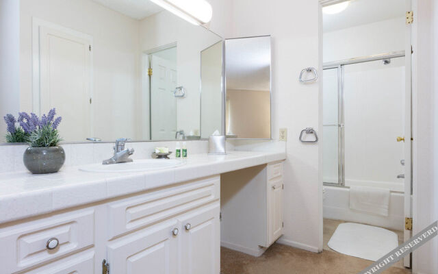 Toluca Hills Apartments By Avalon