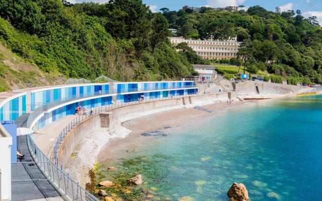 Sandybanks - Stylish apartment, Torquay promenade