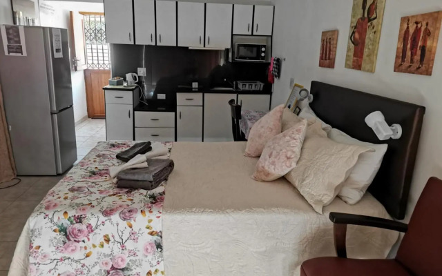 JoThams Bed & Breakfast or Self-catering