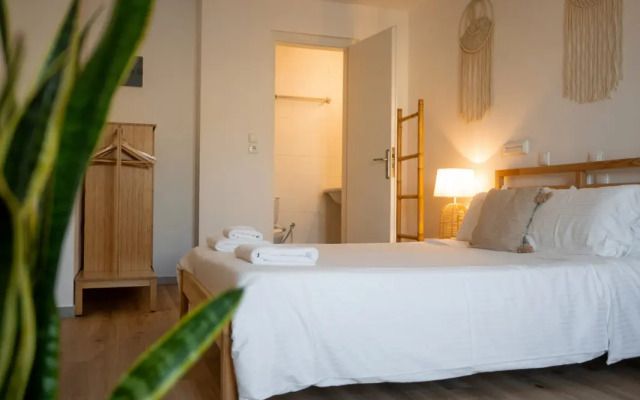 Adonis Hotel Studios & Apartments