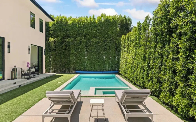 Casa Leona - Modern Masterpiece Behind Private Gates w/ Pool & Chef's Kitchen