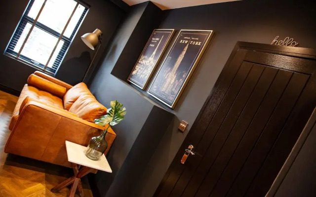 Barber Shop Flat