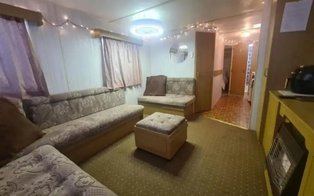 Cozy Cardiff Cabin Retreat Sleeps 6 by Aimee