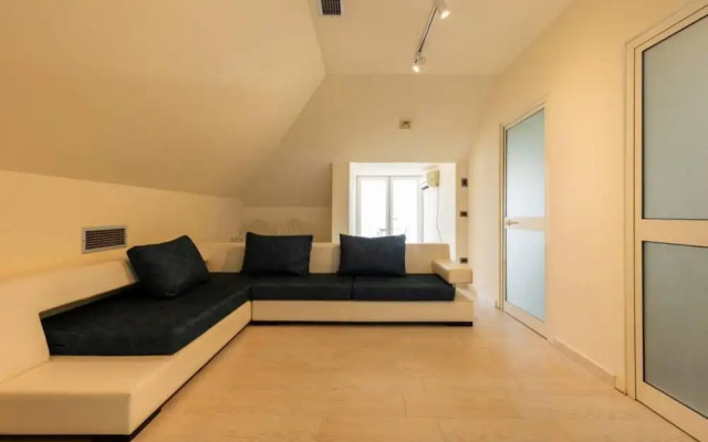 The Lake House 1 in Shkod r