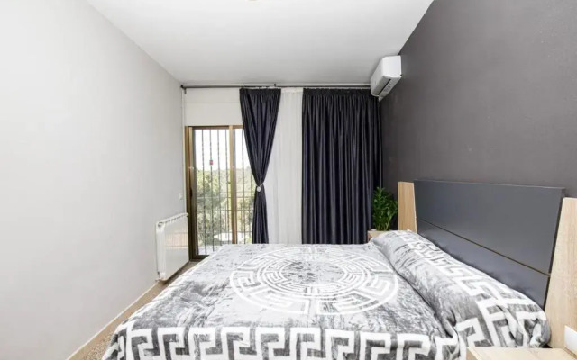 Maravillosa casa con piscina grande y bosque