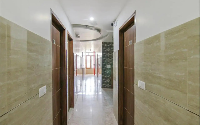 Fabhotel Meridian Inn