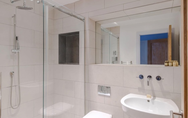 The Eyre Suite Two - Farringdon - by Frankie