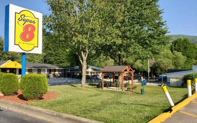 Super 8 by Wyndham Asheville/Biltmore