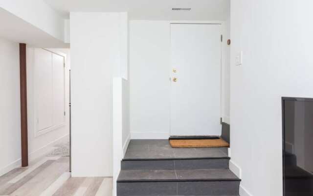 1 Bedroom Trendy Condo in Trinity Bellwoods