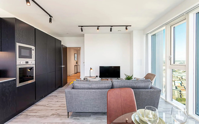 Beautiful 2 Bed Icon Tower Flat 5