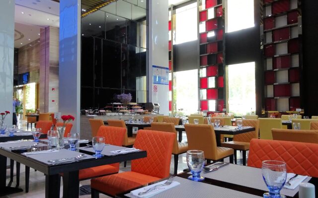 Holiday Villa Hotel & Residence