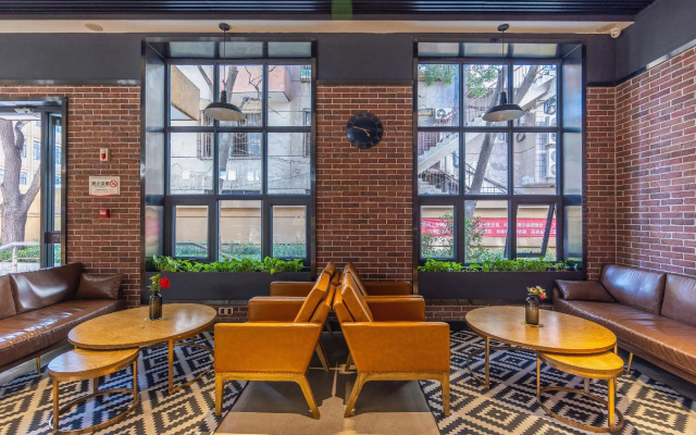 Lanzhou University Railway Station Subway Station Store JAMES JOYCE COFFETEL – Lobby – Lanzhou