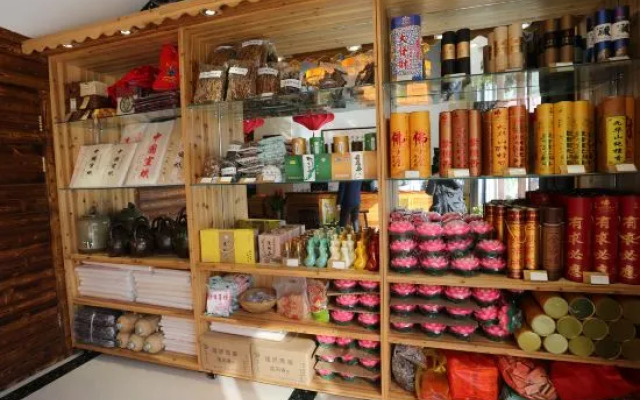 Huahong Hotel (Jiuhuashan Qingyang RT-Mart)