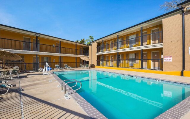 Econo Lodge Huntsville- University Area