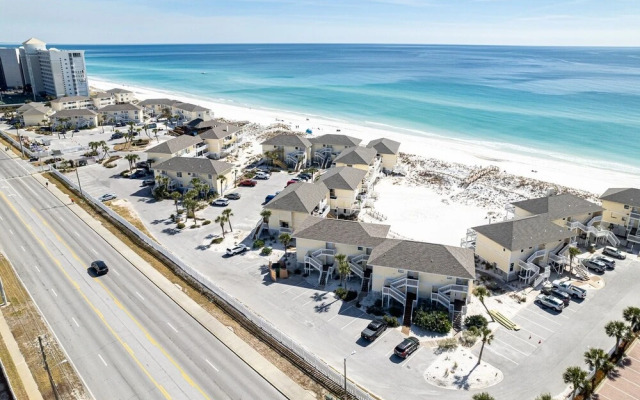 SPC 1034 is a Pet Friendly 1 BR with Free Beach Service for 2! by RedAwning