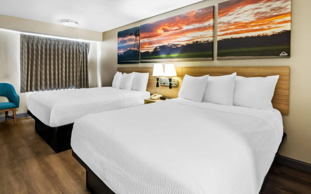 Days Inn & Suites by Wyndham DeSoto