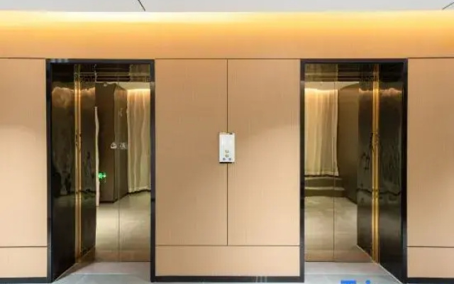 i Electronic Sports Hotel