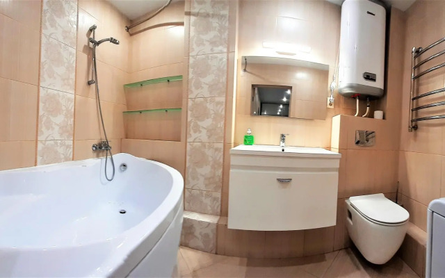 Мегаполис на улице Средне-Московская