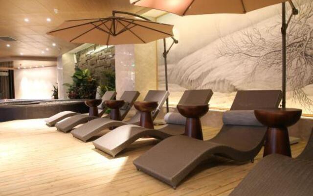 Yatai New City Hot Spring Hotel
