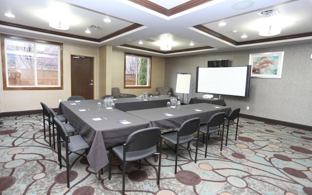 Holiday Inn Express And Suites - Vernon by IHG