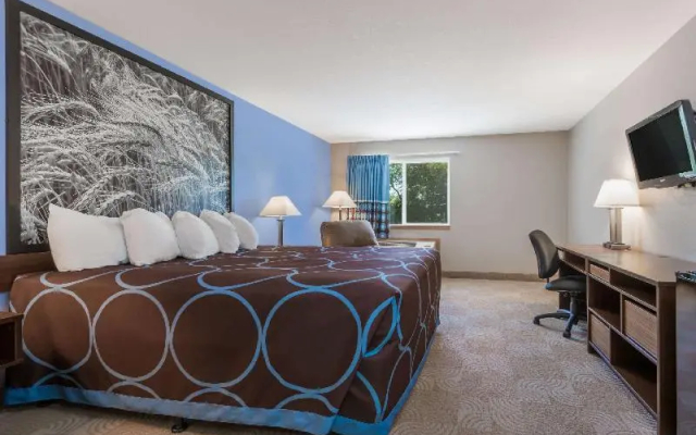 Super 8 By Wyndham Beloit