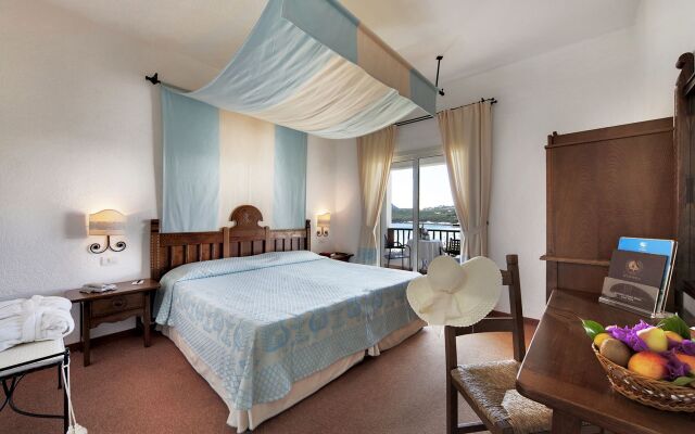 COLONNA GRAND HOTEL CAPO TESTA, a Colonna Luxury Beach Hotel, Santa Teresa Sardegna