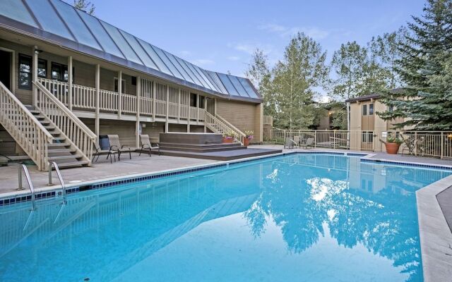 Woodbridge Condos by Snowmass Vacations