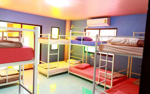 OYO 586 I Hostel Phuket