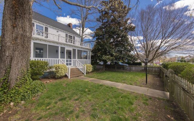 23rd Street White House 4 Bedrooms 2 Bathrooms Home