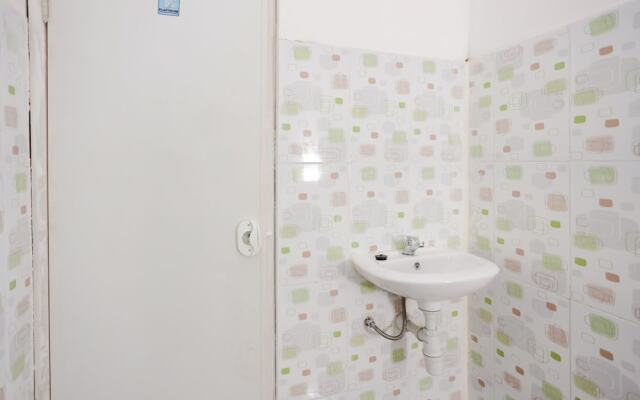 RedDoorz near Plaza Araya 2