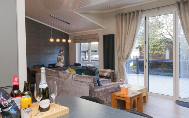 7 Lake View