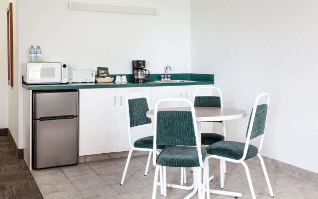 Super 8 by Wyndham Morden