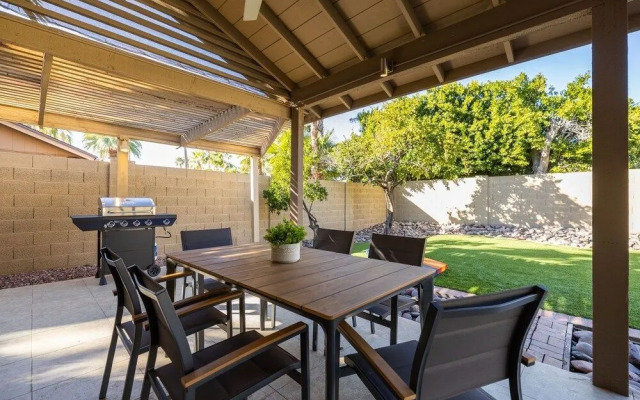 Scottsdale Friess 4 Bedroom Home by RedAwning