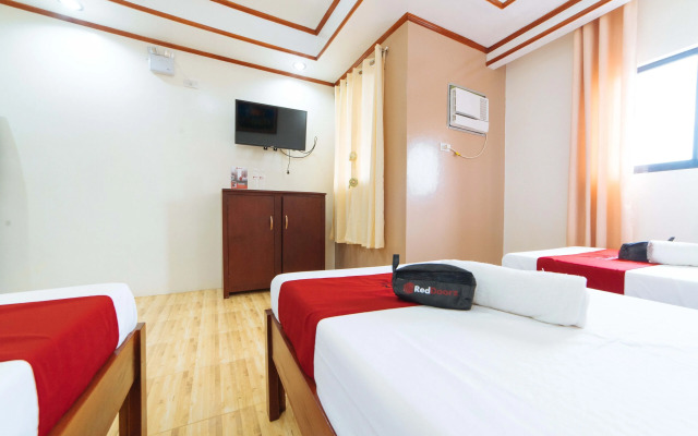 RedDoorz near Golden Sarok Shrine